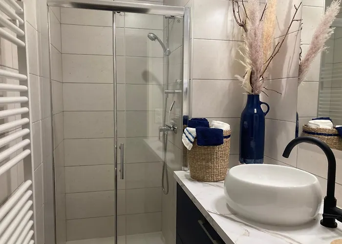 De Prestige Neuf, Vue Montagne Et 2 Balcons St Mamet, Luchon Apartment *