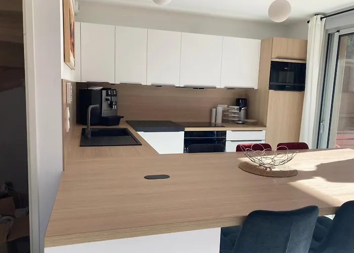 De Prestige Neuf, Vue Montagne Et 2 Balcons St Mamet, Luchon *